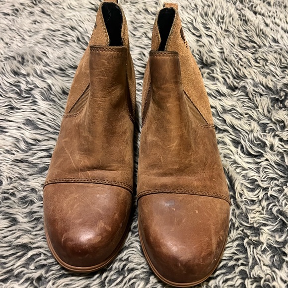 Sorel boots size 8.5 - Picture 2 of 4